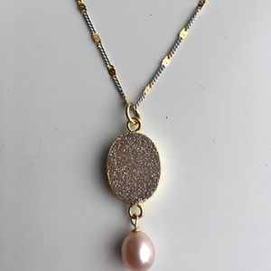 Druzy necklace with pink pearl